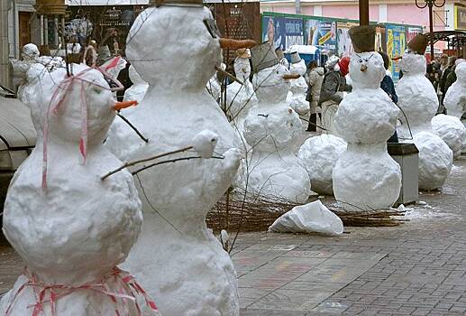 В Москве нашли пугающих снеговиков
