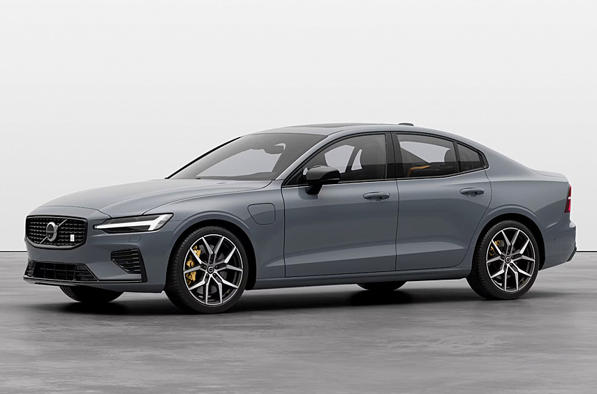 Volvo S60 T8 AWD Recharge Plug-in Hybrid. Знаем, на каждый резвый Volvo найдется свой быстрый Audi. Но компания никогда не ставила себе целью обогнать всех и вся. А ежели кому-то понадобится очень достойная динамика, то на помощь придут современные подзаряжаемые гибриды с шильдиком T8. У них наддувный бензиновый двигатель объемом 2,0 литра (310 л.с.), который приводит передние колеса через восьмиступенчатый «автомат». Задние вращает 145-сильный электромотор. Итого пиковые 455 л.с. и 709 Нм.