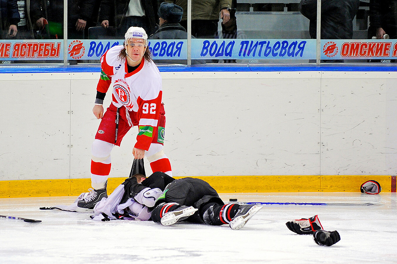 10 декабря 2010 года, избиение «Авангарда» в Омске в начале матча