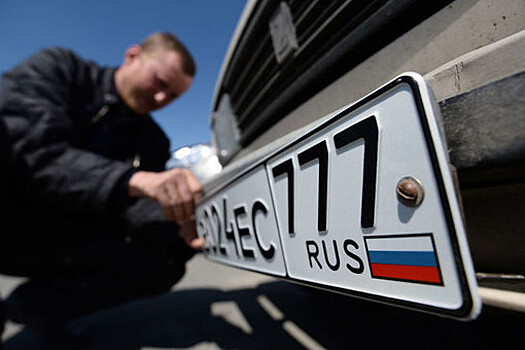 Самарский полицейский забрал машину местного жителя ради красивых номеров