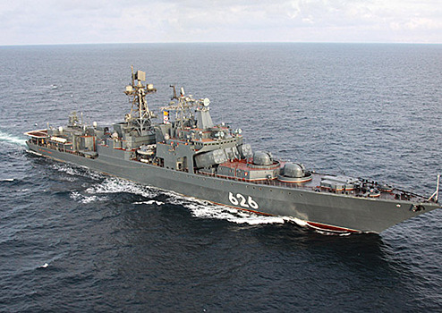 "Вице-адмирал Кулаков" сопровождает индийский танкер через Аденский залив