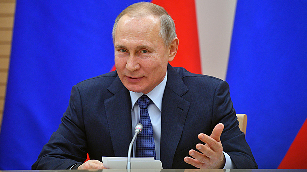 Путин поздравил жителей страны с Днем России