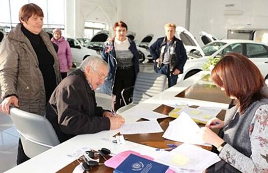 13 жителей Алтайского края получили LADA Granta