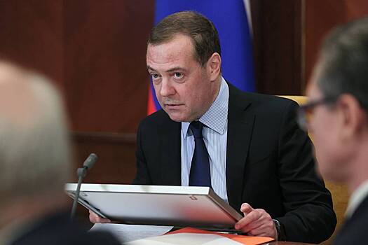 Медведев заявил о подготовке Германии к войне с Россией