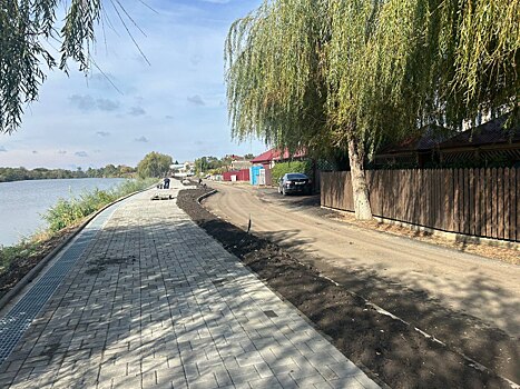 В райцентре завершают обновление общественного пространства у реки
