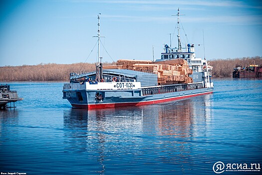 Якутский речной порт принял первый в этом году теплоход