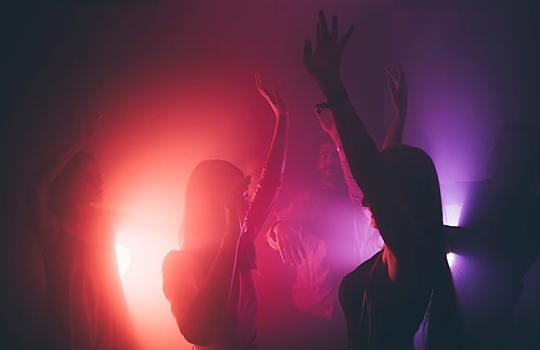 В Новосибирске неизвестный напал на помощника депутата Светланы Каверзиной