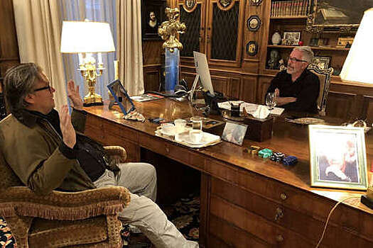 РИА Новости: Эпштейн и Бэннон обсуждали съемки фильма на острове за несколько часов до ареста