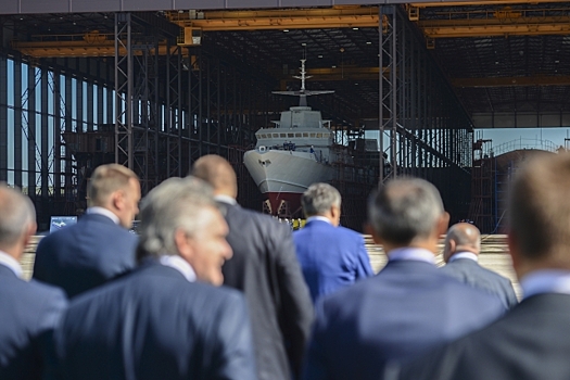 Рогозин в Ленобласти оценил ход постройки ракетных катеров для Минобороны