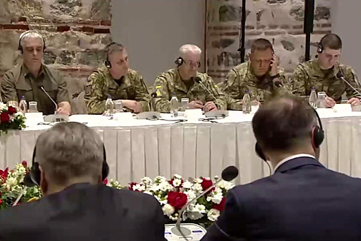 «Матерятся по-русски»: политолог объяснил, почему украинская делегация на переговорах не использовала мову