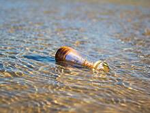 Мальчик отправил посланием в море и получил ответ из другой страны