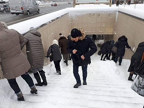 После жалоб горожан подземный переход в центре Челябинска привели в порядок