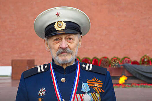 Сергей Собянин поздравил хранителя Вечного огня Николая Морозова с 95-летием