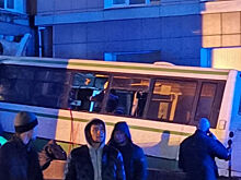 В Великом Новгороде пассажирский автобус врезался в здание учебного заведения