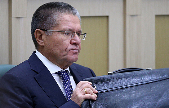 Суд постановил уничтожить сумку для денег по делу Улюкаева