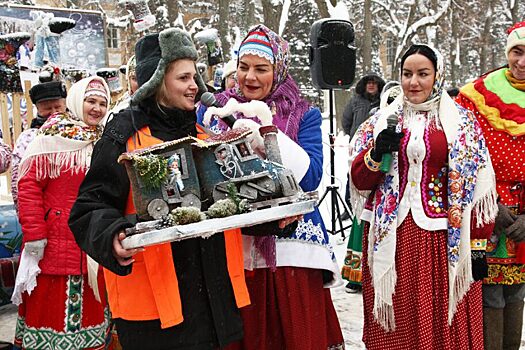 Калужанам показали валенок-паровоз