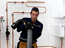 Узкое горлышко: Какие рабочие профессии стали высокооплачиваемыми