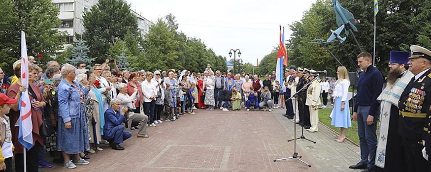 В Павловском Посаде открыли памятник военным морякам