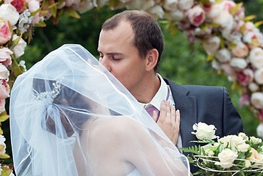 Уже более тысячи пар поженили на новых выездных площадках ЗАГСов в Москве