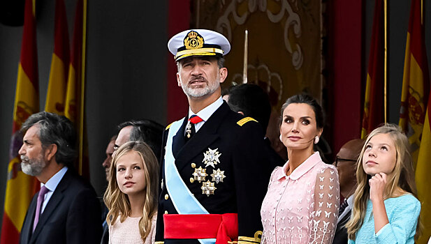 Цвет нации: испанская королевская семья на празднике в центре Мадрида