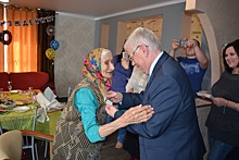 В посольстве России в Оттаве ветеранам вручили памятные медали к 75-летию Победы