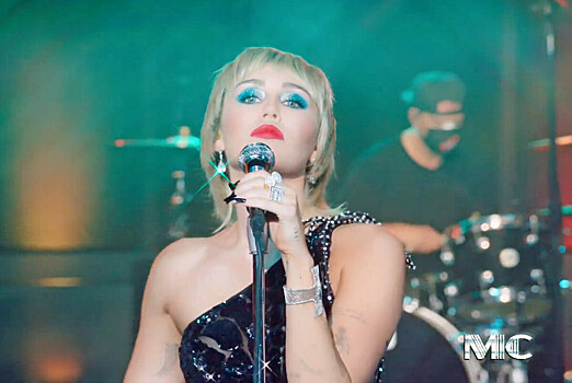 Стала угрозой: вот почему отец Майли Сайрус не общается с дочерью