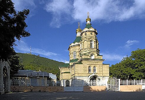Заглавное изображение Лазаревская церковь