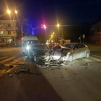 В Екатеринбурге две иномарки попали в жесткое ДТП