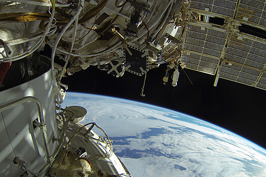 NASA отложило выход астронавтов в космос из-за движущегося к МКС мусора