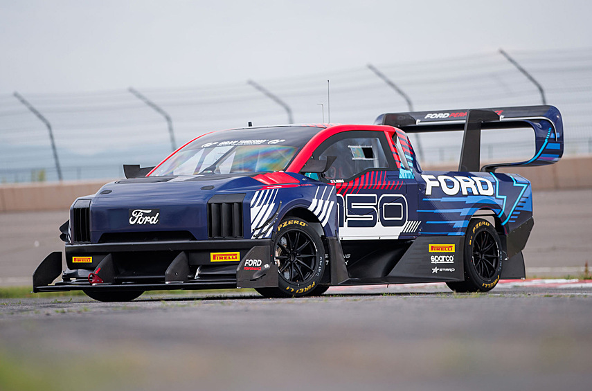 Ford F-150 Lightning SuperTruck. Американский производитель построил 1400-сильный пикап для соревнования на Пайкс-Пик: электрокар под управлением француза Ромена Дюма победил в своей категории. Силовую установку создала фирма STARD Advanced Research and Development из Австрии при участии Ford Performance.