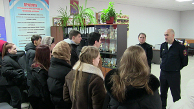 В Северной Осетии студенты Моздокского Механико-технологического техникума присоединились к Всероссийской акции «Студенческий десант» и посетили с экскурсией районный отдел полиции