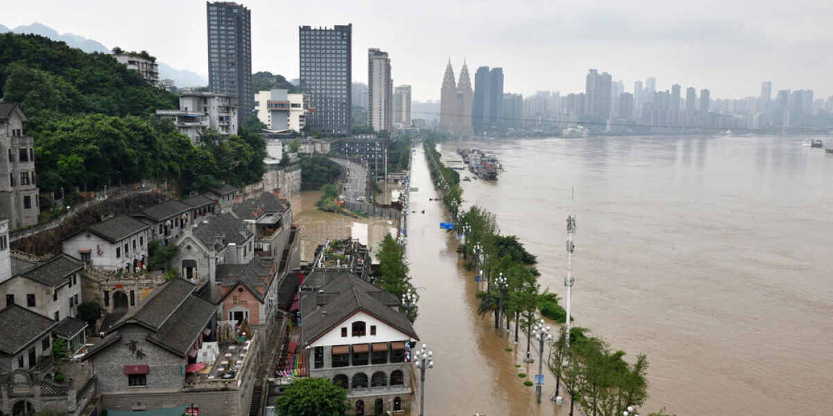 Наводнение в Китае: на юге страны затоплены дома и офисные здания