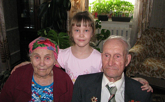 101-летний мужчина живет с одной женщиной 74 года