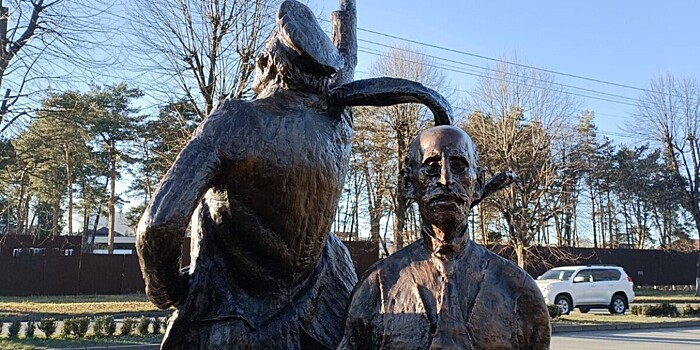 Памятник героям романа «12 стульев» установили во Владикавказе