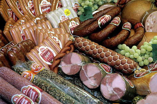 «Мясо, алкоголь»: Эксперт назвал товары, которые подорожают к Новому году