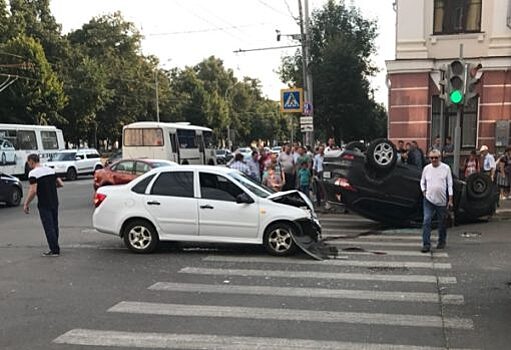 В Орле в аварии с переворотом пострадали два ребенка