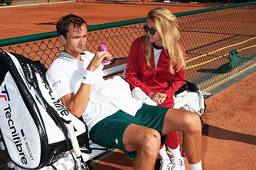 Семейная жизнь Даниила Медведева: болельщики всего за сутки завалили теннисиста советами, как вести себя с женой Дашей