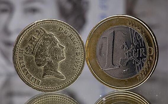 Не спешите покупать: курс евро продолжит падать