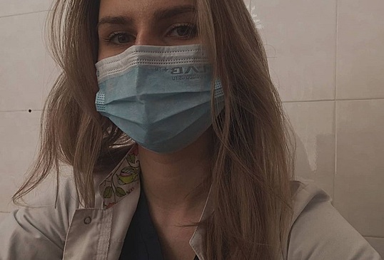 Студентка медвуза пожаловалась на домогательства врача, у которого проходила практику