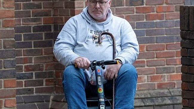 Британец украл у матери с деменцией 40 тыс долларов и потратил их на конструктор