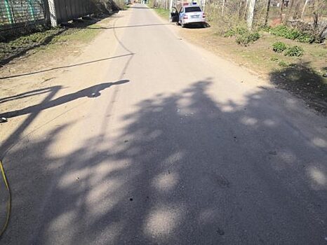 В Верховском районе по колёса ВАЗа попал двухлетний ребёнок