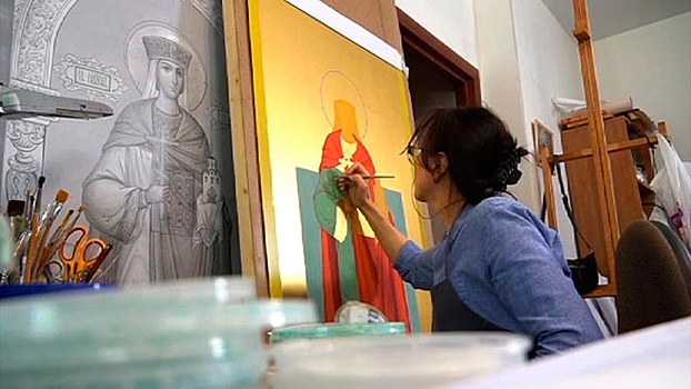 Мастера из Ярославля готовят иконостас для храма Вооруженных Сил России