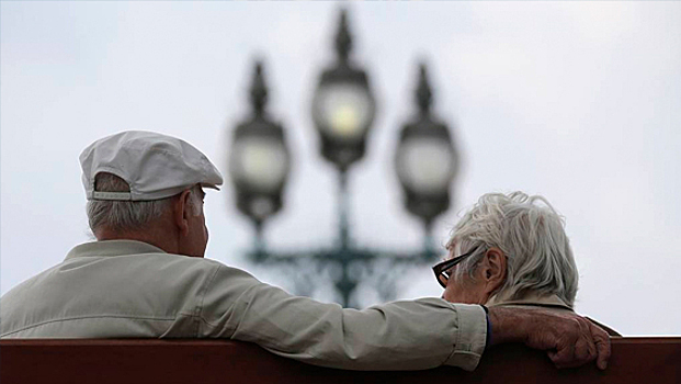 Правительство Великобритании может пересмотреть повышение государственного пенсионного возраста