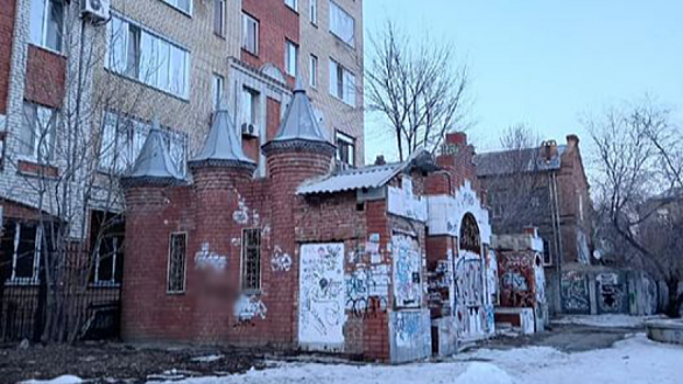 Выставленный на продажу сквер в Саратове попал в «Страдающее средневековье»