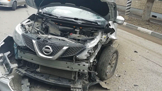 В Энгельсе пенсионер выехал на встречную полосу и устроил массовое ДТП