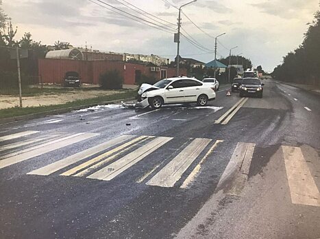 В ДТП двух легковушек пострадали двое мужчин на «Гранте» в Саратове