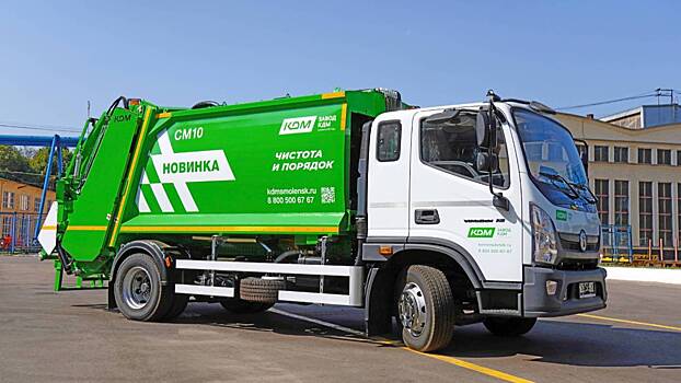 В России создали комфортабельный мусоровоз с медиасистемой и спальником