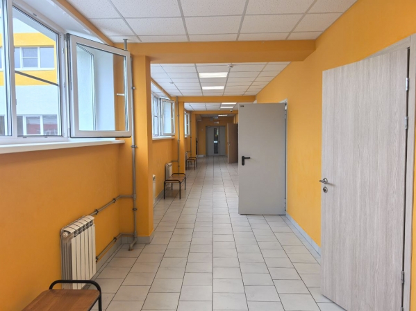 Дым, пожарные, эвакуация и прокуратура: что случилось в тюменской школе № 27 накануне праздника