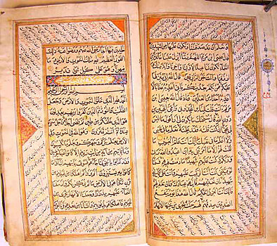 Расписанный золотом Коран выставлен в библиотеке Таджикистана
