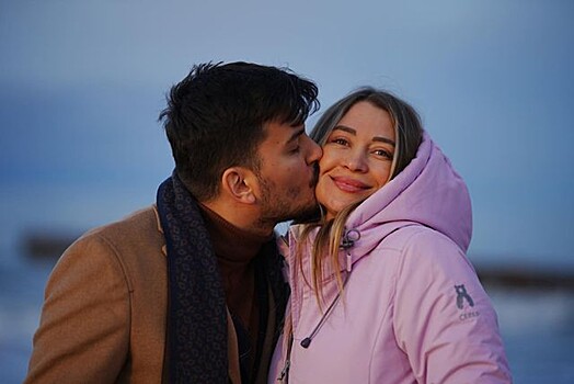 Звезда «Дома-2» Яна Казанцева рассталась с бездомным, за которого вышла замуж полгода назад, и отвезла его в психиатрическую клинику